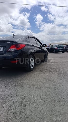 Hyundai Accent-7