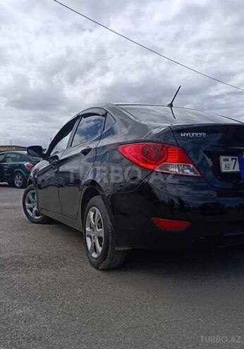 Hyundai Accent-8