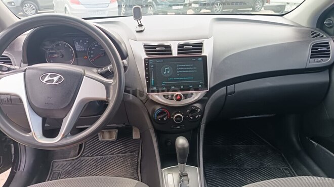 Hyundai Accent-10