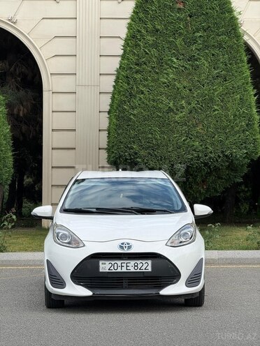 Toyota Aqua-1