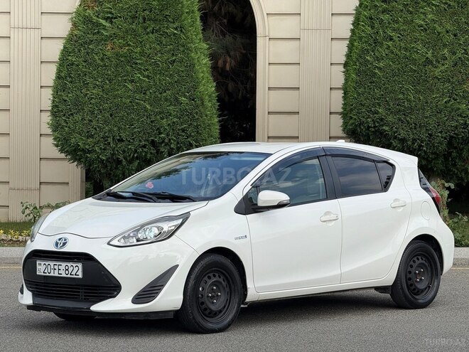 Toyota Aqua-8
