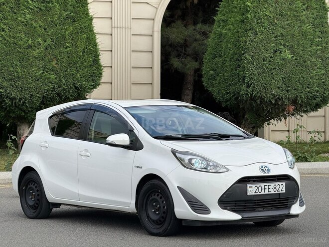 Toyota Aqua-7