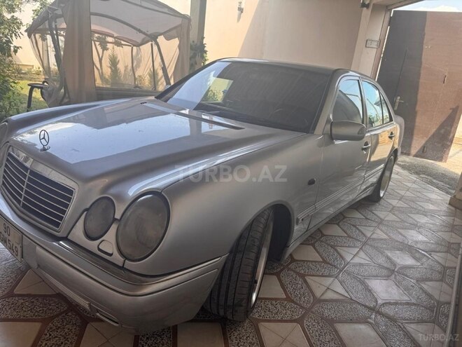 Mercedes E 240-2