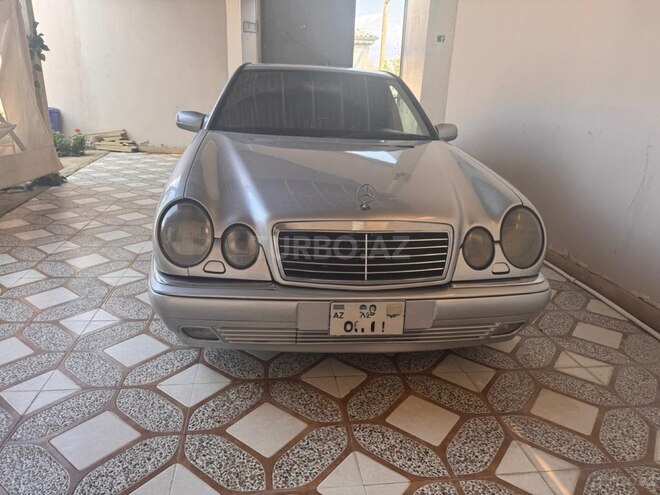 Mercedes E 240-6