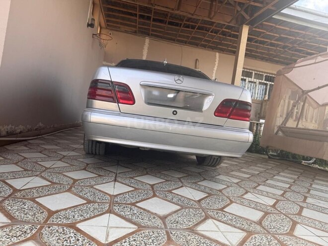 Mercedes E 240-3