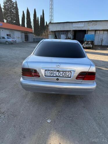Mercedes E 220-2