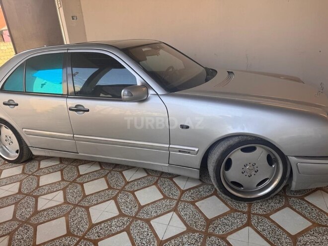 Mercedes E 240-5