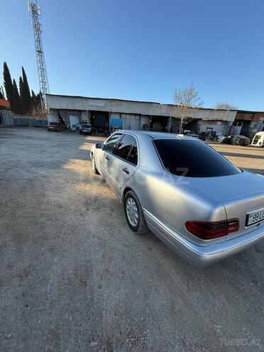 Mercedes E 220-7