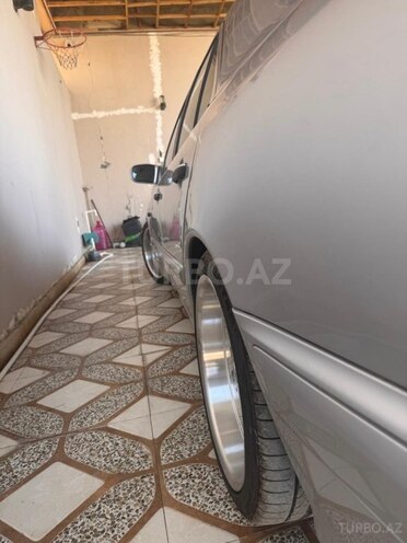 Mercedes E 240-4