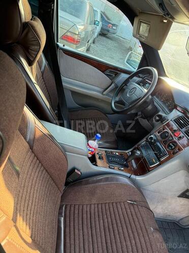 Mercedes E 220-3