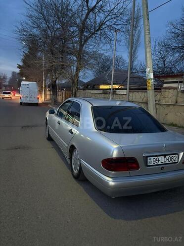 Mercedes E 220-12