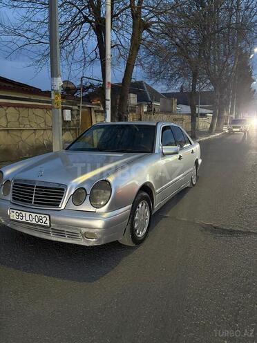 Mercedes E 220-13