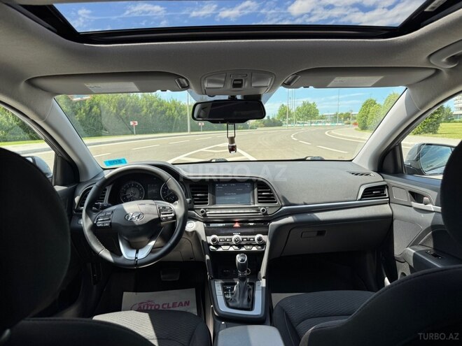 Hyundai Elantra-12