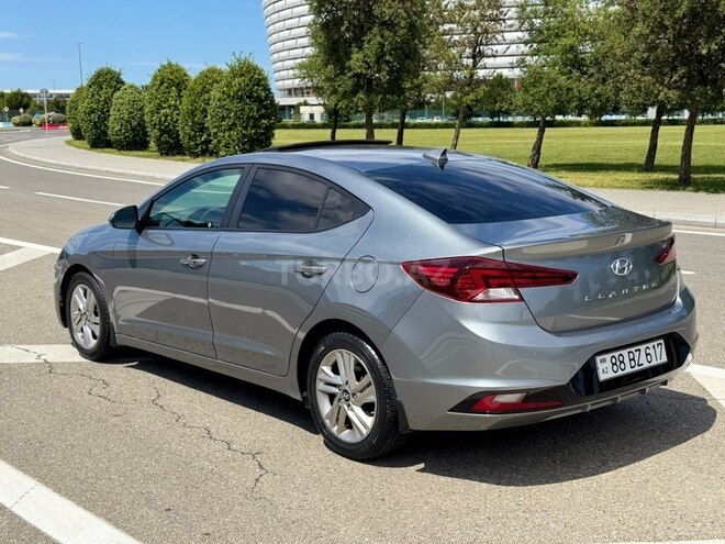 Hyundai Elantra-10