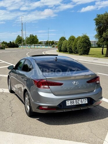 Hyundai Elantra-9