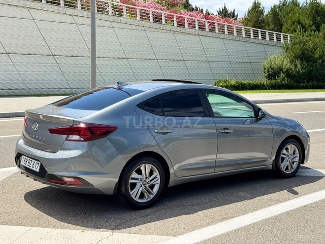 Hyundai Elantra-6