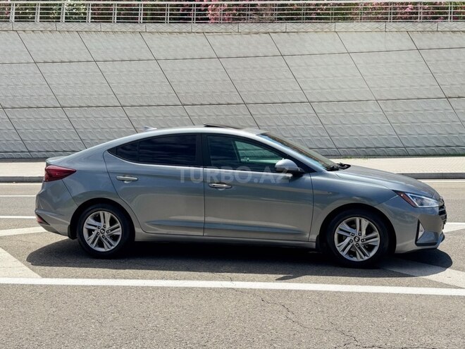 Hyundai Elantra-5