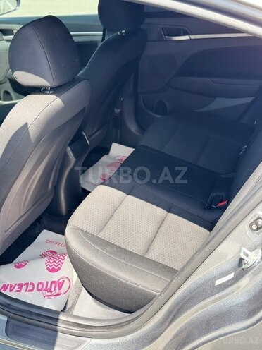 Hyundai Elantra-15