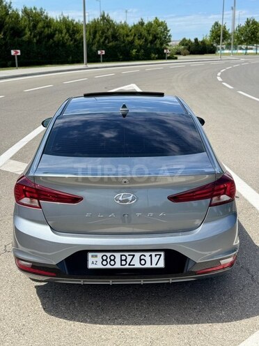 Hyundai Elantra-8