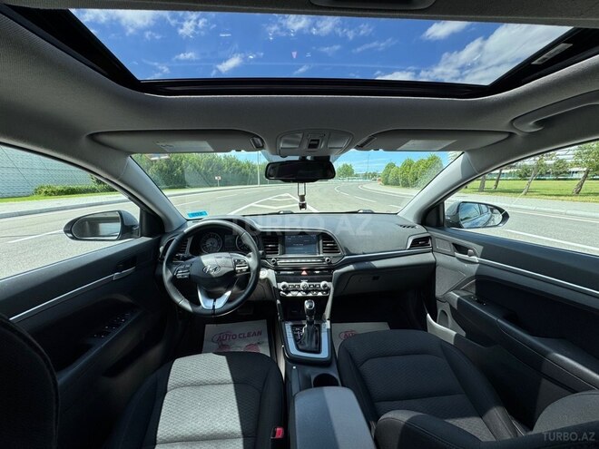Hyundai Elantra-13