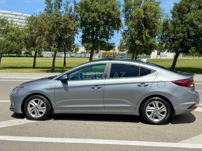 Hyundai Elantra-11