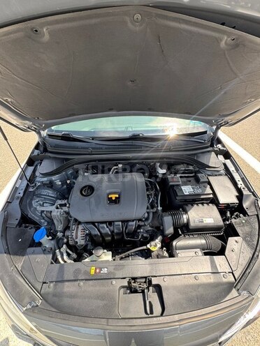 Hyundai Elantra-17