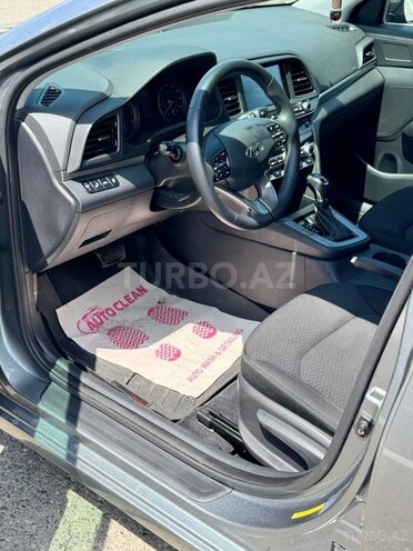 Hyundai Elantra-14
