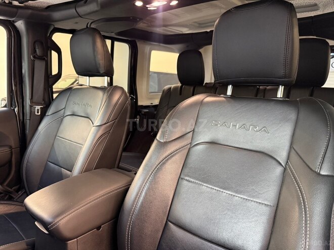 Jeep Wrangler-12