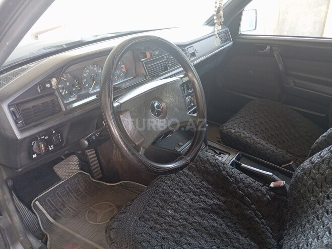 Mercedes 190-5