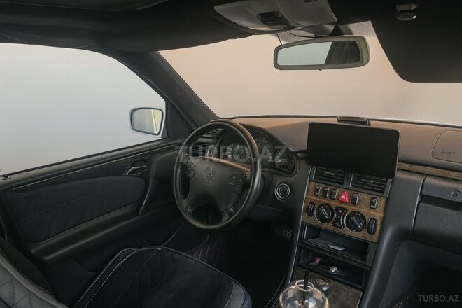 Mercedes E 240-7