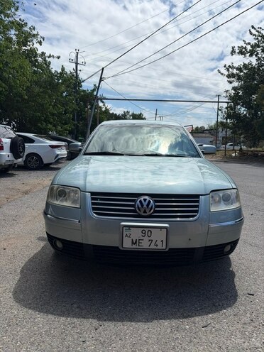 Volkswagen Passat-1