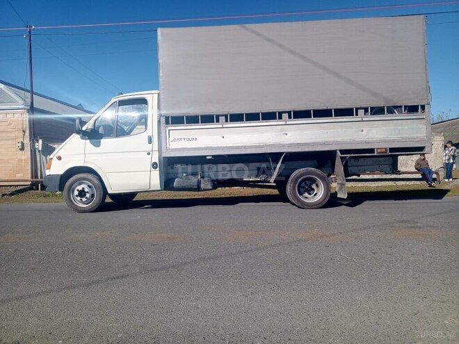 Ford Transit-5