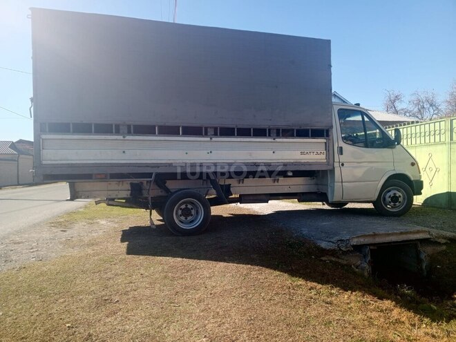 Ford Transit-10