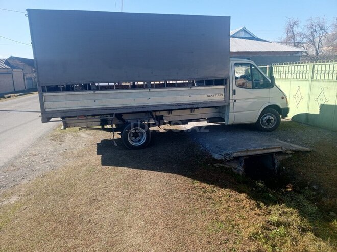 Ford Transit-4