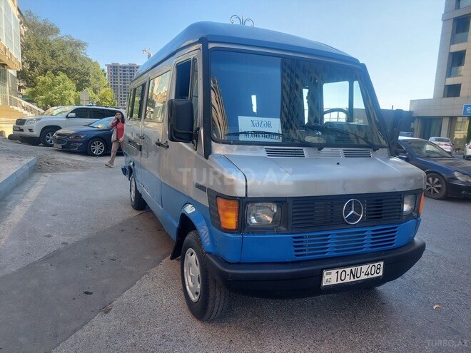 Mercedes 208 D-13