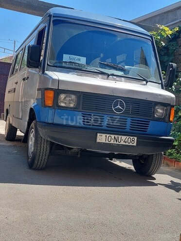 Mercedes 208 D-12