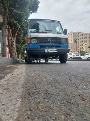Mercedes 208 D-6
