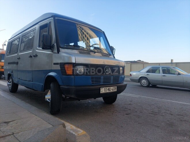 Mercedes 208 D-2