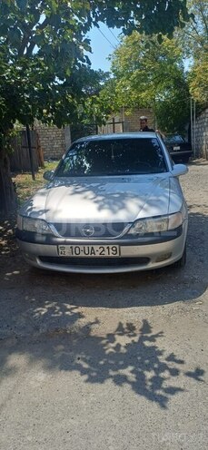 Opel Vectra-4