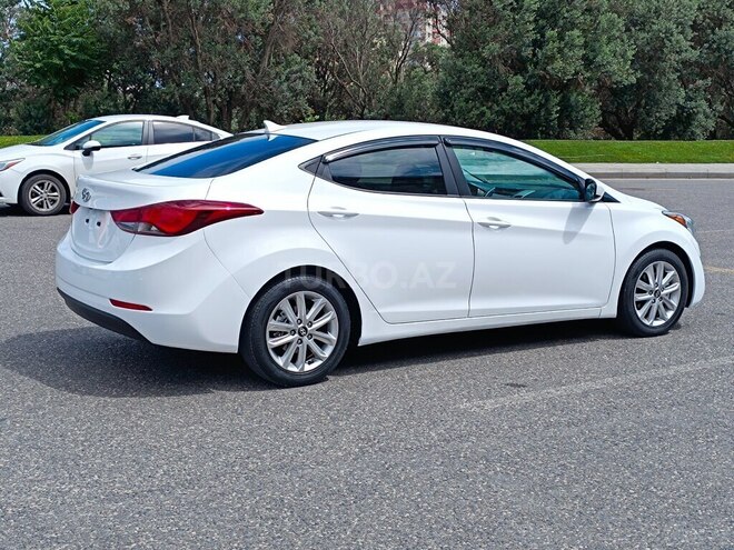 Hyundai Elantra-6