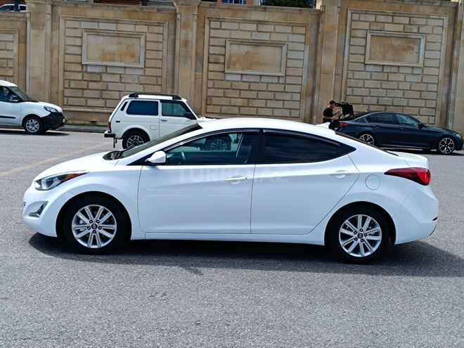 Hyundai Elantra-9
