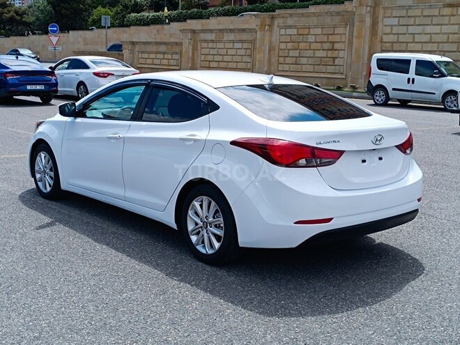 Hyundai Elantra-8