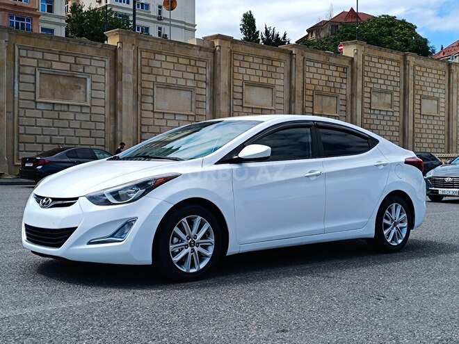 Hyundai Elantra-13