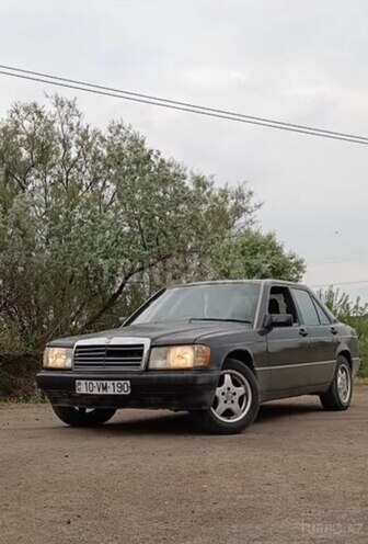 Mercedes 190-1