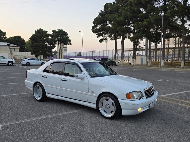 Mercedes C 220-11