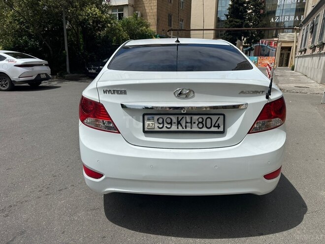 Hyundai Accent-4