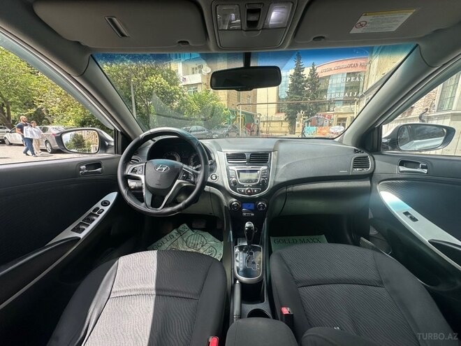 Hyundai Accent-7