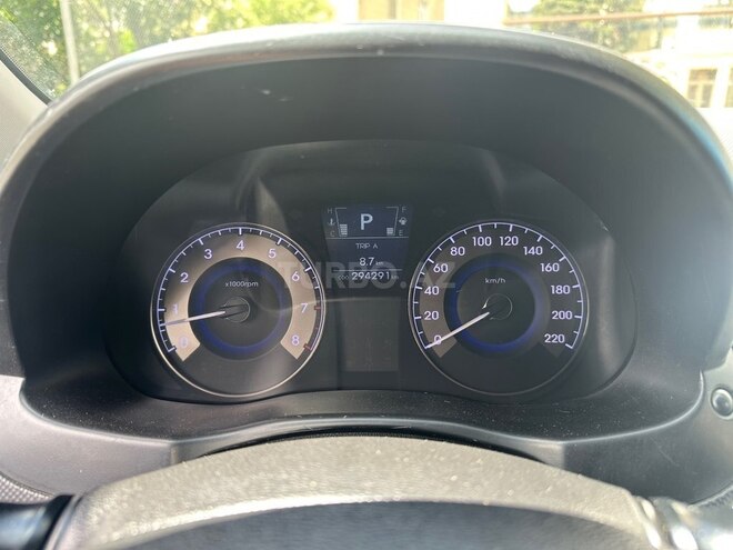 Hyundai Accent-10