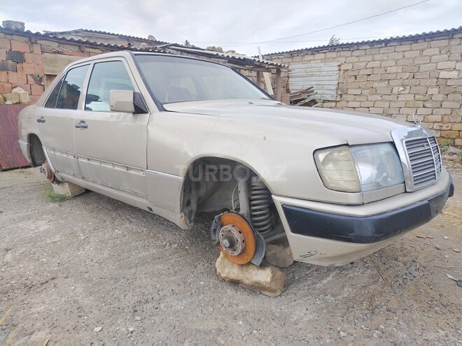 Mercedes 250 D-6