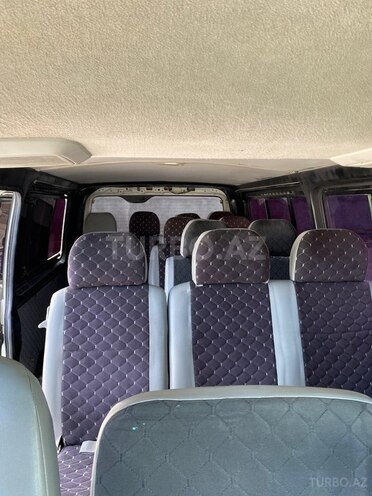 Toyota HiAce-14